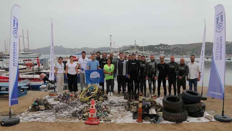 Bodrum'da Denizden 2,5 Ton Atık Çıkarıldı