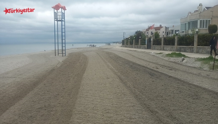 Tekirdağ Büyükşehir Belediyesi Çevre Koruma ve Kontrol Dairesi Başkanlığı ekipleri, yaz sezonunun açılmasına sayılı günler kala sahil, plaj, deniz ve kıyı temizliği çalışmalarını hızlandırdı.