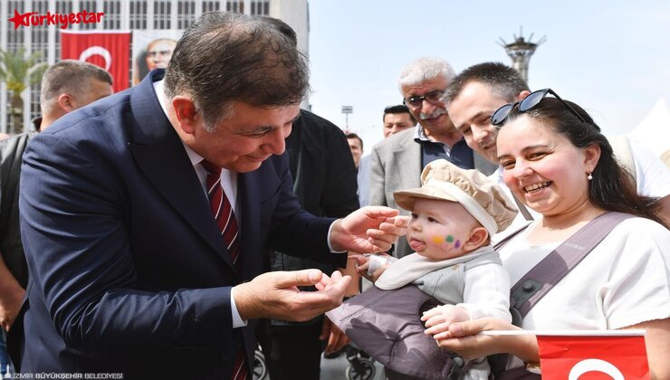 İzmir Büyükşehir Belediye Başkanı Dr. Cemil Tugay'ın seçim vaatlerinden biri olan Anne Kartı uygulaması hayata geçti.