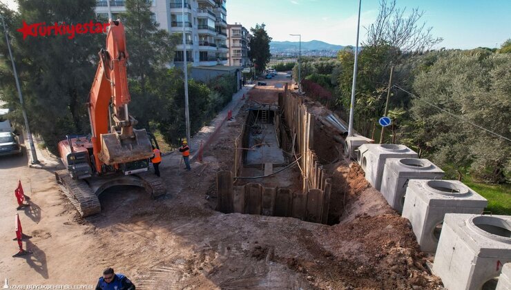 İzmir Büyükşehir Belediye Başkanı Dr. Cemil Tugay’ın seçim vaatleri arasında öne çıkan yağmur suyu ayrıştırma hatlarının geliştirilmesine yönelik projeler tüm hızıyla devam ediyor.
