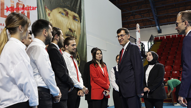 Kütahya'da 19 Mayıs Atatürk’ü Anma, Gençlik ve Spor Bayramı, Belediye Başkanı Eyüp Kahveci ve il protokolünün katılımıyla kutlandı.