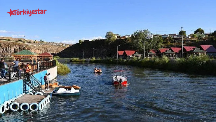 Ardahan Belediye Başkanı Faruk Demir, şehrin önemli turistik noktalarından biri olan Kura Nehri Yaşam Vadisi'nin yaz sezonunun başladığını duyurdu.