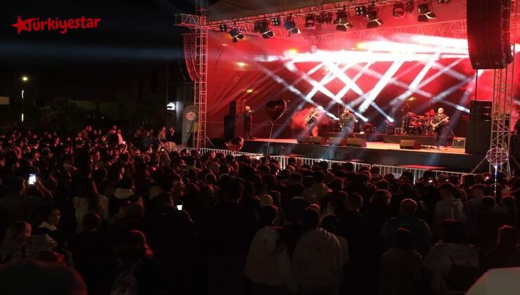 Giresun 47.Uluslararası Aksu Festivalinin ilk gününde Atatürk Meydanı’nda DJ Erkan Kara, MC Murat Küçüker ve GAFBAND sahne aldı.