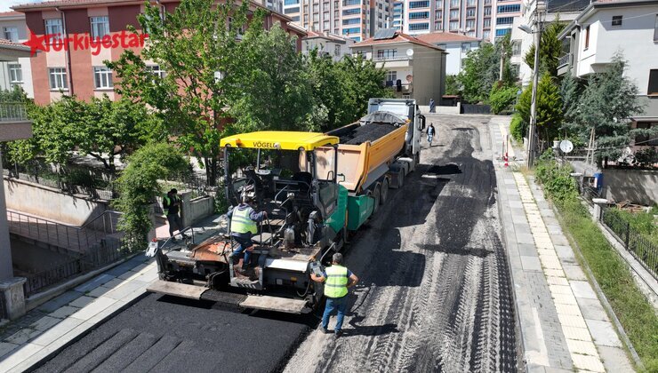 Polatlı'nın Şehitlik Mahallesi'nde, Ankara Büyükşehir Belediyesi'nin asfalt serim çalışmaları hız kesmeden devam ediyor.