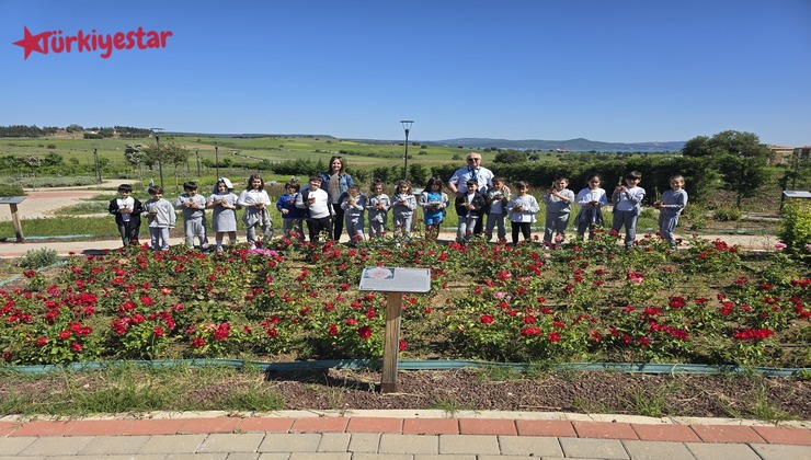 Çanakkale Belediyesinin büyük beğeni toplayan projelerinden biri olan Hayrettin Karaca Tıbbi ve Aromatik Bitkiler Parkı, kentliler tarafından yoğun olarak ziyaret edilen noktaların başında geliyor.