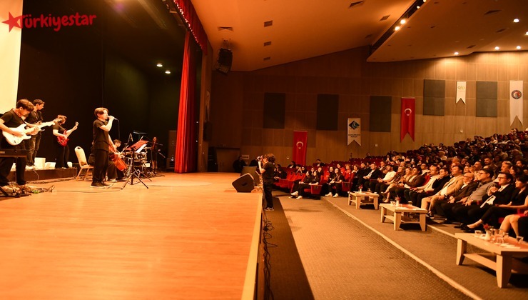 Belediye Başkan Vekili Umut Karagöz, TED Çanakkale Koleji tarafından düzenlenen TEDx Çanakkale “Bir Yolu Bulun(ur)du” etkinliğine katıldı.