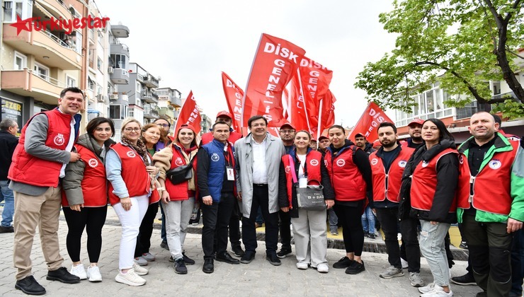 1 Mayıs Emek ve Dayanışma Günü kapsamında Çanakkale'de yoğun katılımlı kortej yürüyüşü gerçekleştirildi.