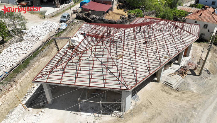 Antalya Büyükşehir Belediyesi, Korkuteli ilçesi Dereköy Mahallesi’ne vatandaşların uzun süredir ihtiyaç duyduğu düğün, mevlit ve çeşitli toplantılarını gerçekleştirebileceği çok amaçlı salon kazandırıyor.