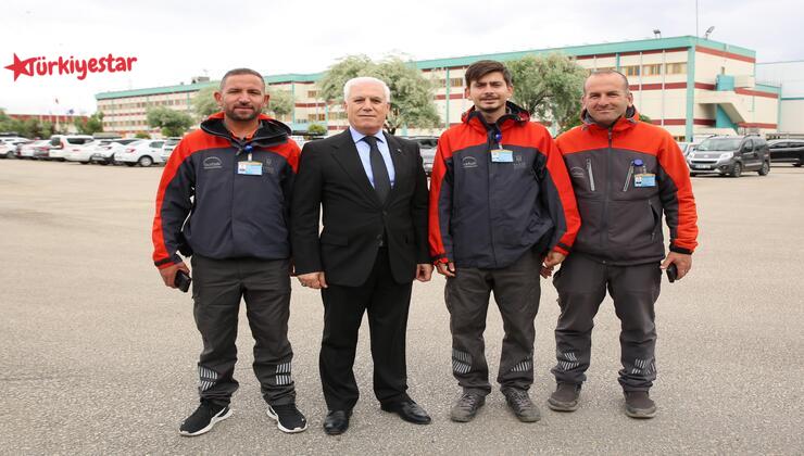 Bursa Büyükşehir Belediye Başkanı Mustafa Bozbey, seçim döneminde de vaat ettiği üzere; cadde ve bulvar üzerinde bulunan BURBAK noktalarına park eden araçlardan ücret alınmayacağının ve geçmişe yönelik otopark borçlarının silineceği müjdesini verdi.