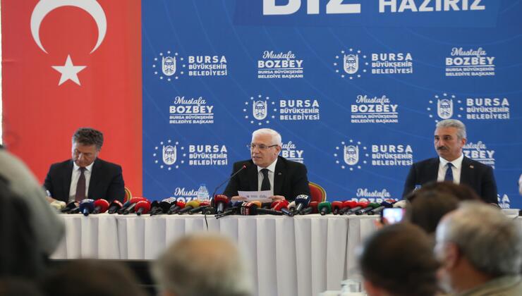 Bursa Büyükşehir Belediye Başkanı Mustafa Bozbey, önlerinde acı ama gerçek bir tablo bulunduğunu, incelemelerin de henüz daha tamamlanmadığını söyleyerek, “7.1 milyar ile başlayan ve 20 milyar ile devam eden sürecin şu an 25 milyarı aştığını görüyoruz.