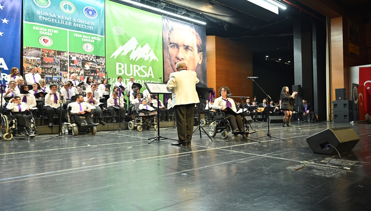 Bursa Büyükşehir Belediyesi’nin katkılarıyla Bursa Kent Konseyi Engelliler Meclisi tarafından düzenlenen ‘Bahara Merhaba’ konserinde, engelli bireylerin sahne performansı büyük beğeni topladı.
