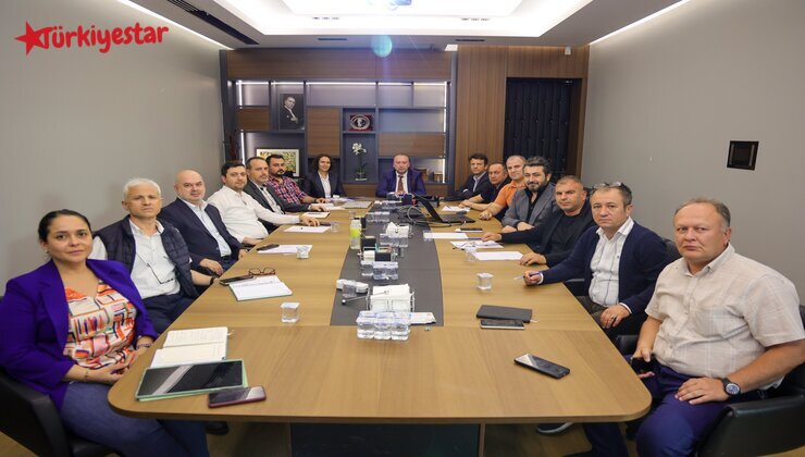 31 Mart yerel seçimlerinde Uşak Belediye Başkanı Özkan Yalım'ın en önemli projem dediği jeotermal ısı ile ısınmak projesiyle ilgili olarak Uşak belediyesinde ilk toplantı yapıldığı açıklandı.