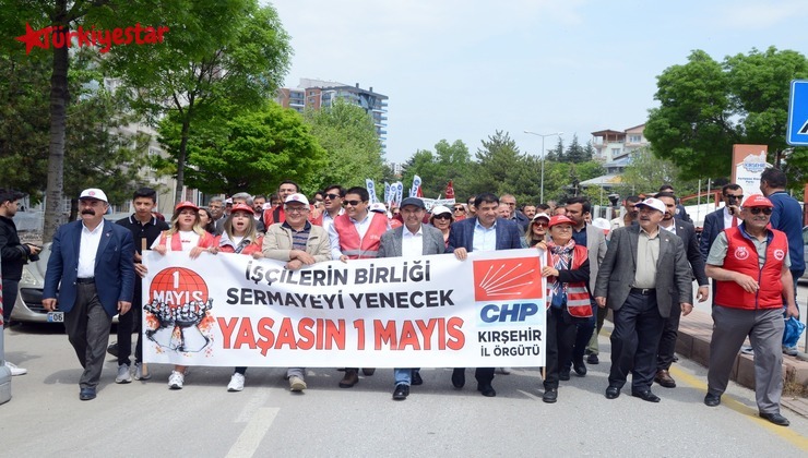 Kırşehir Belediye Başkanı Selahattin Ekicioğlu, 1 Mayıs İşçi Bayramı’nı Cacabey Meydanı'nda Kırşehir Milletvekilimiz, siyasi partilerin il başkanları, işçi ve emekçi sendikalarının yönetici ve üyelerinin coşkulu katılımlarıyla kutladı.