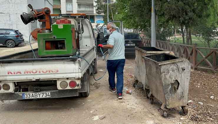 Suruç'ta Haşereyle Mücadele Devam Ediyor