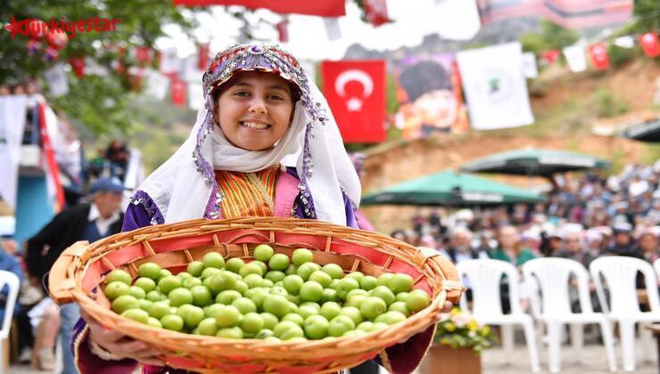 Gezende Mahallesi Kültür ve Dayanışma Derneği ile Gezende Mahalle Muhtarlığı tarafından bu yıl 14.’sü düzenlenen; Mersin Büyükşehir Belediyesi, Gülnar Belediyesi ve Gülnar Kaymakamlığı gibi kurumların destek verdiği ‘14. Gezende Erik ve Kültür Festivali’ büyük bir coşkuyla kutlandı.
