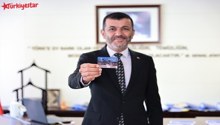 Emeklilere ve yeni doğum yapan annelere verdiği sözü tutan Başkan Çavuşoğlu, bu kapsamda hayata geçirdikleri Horoz Kartı tanıttı.