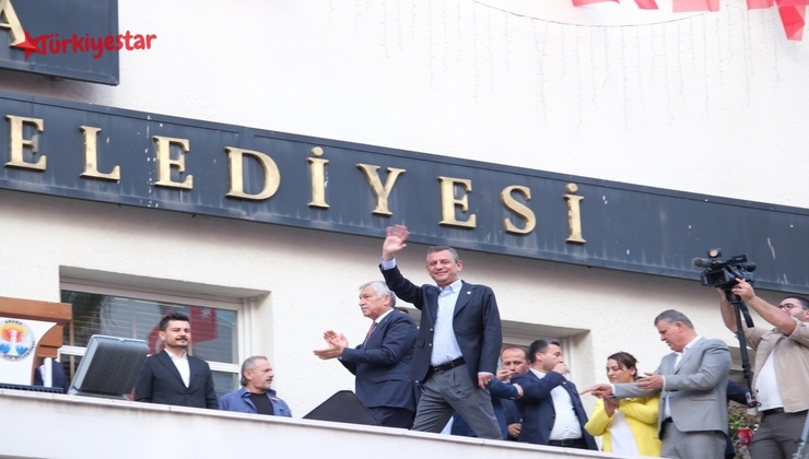Özgür Özel, Adana Büyükşehir Belediye Başkanı Karalar'ı ziyaret ederek, geleceğe yönelik planlarını vurgulayan önemli açıklamalarda bulundu.