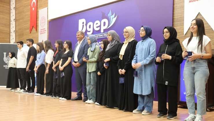 Ayhan, BİGEP Ödül Törenine Katıldı