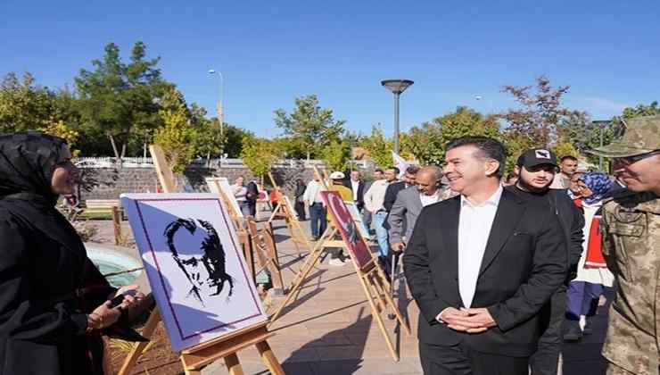 Bucak, Cumhuriyet Sergisine Katıldı