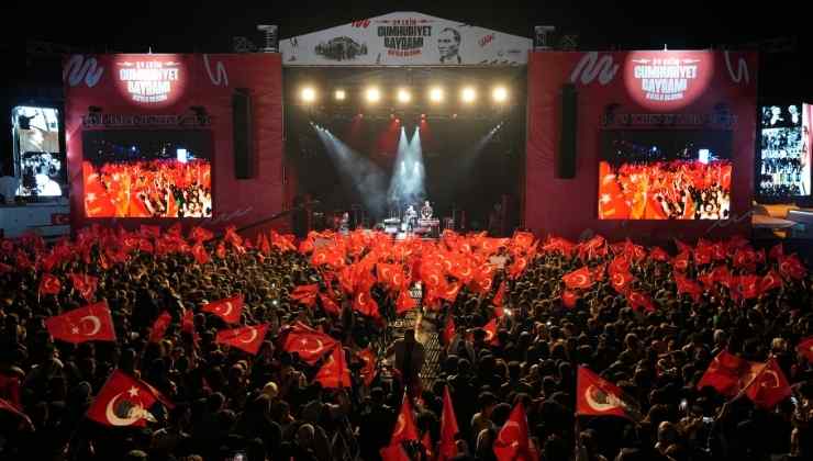 Üsküdar'da Cumhuriyet Coşkuyla Kutlandı