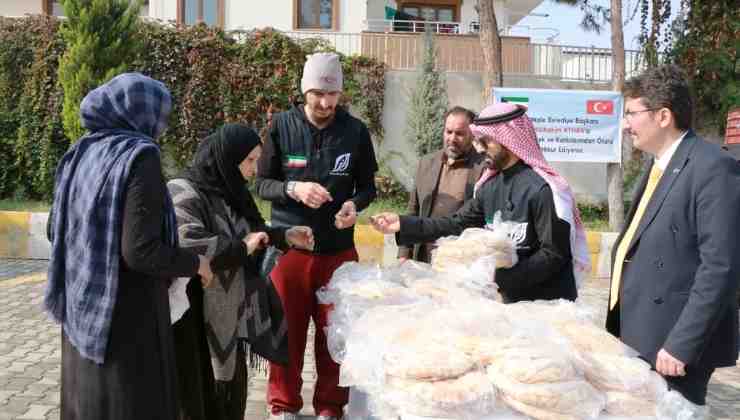 Akçakale'de 2.500 Ekmek Dağıtıldı