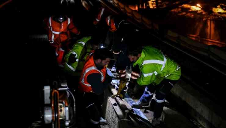 Ankara'da Metro Rayları Değiştiriliyor