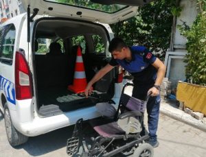 Amasya Belediyesi Engelli Vatandaşın Tekerlekli Sandalyesini Tamir Etti
